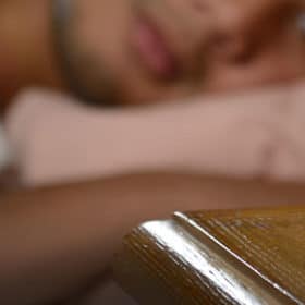 L'insomnie : causes, symptômes et remèdes naturels pour retrouver un sommeil réparateur